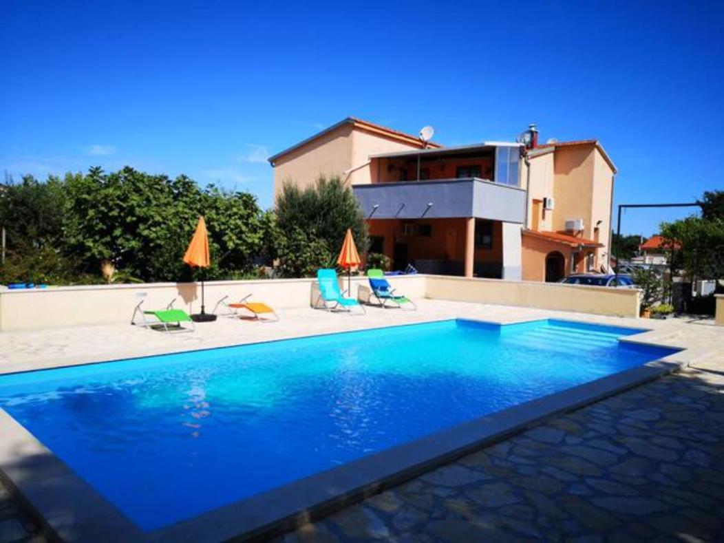 Sunny Apartment With Pool Šišan Exterior foto